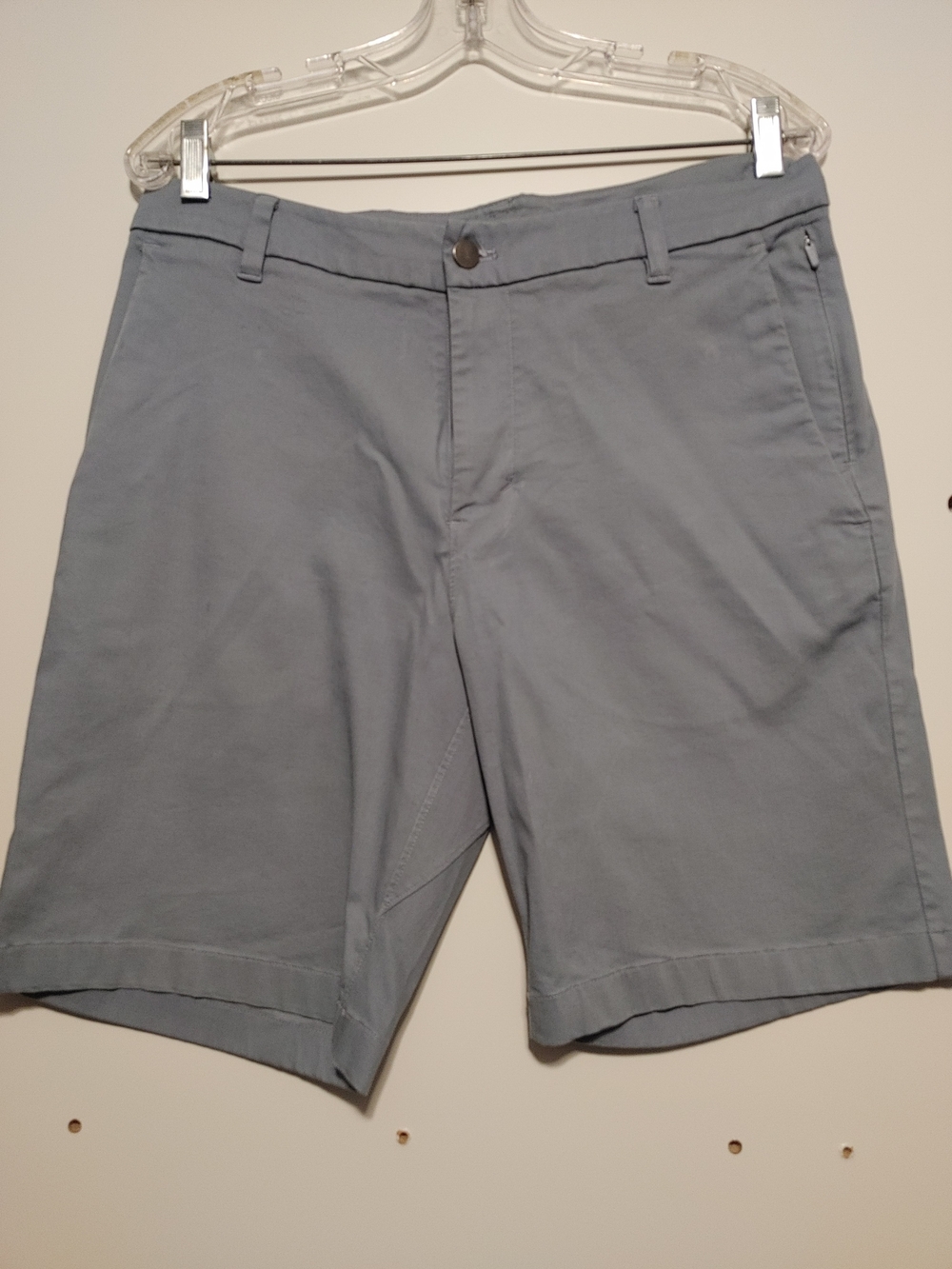 lululemon athletica Men's Light Gray Flat-Front Shorts